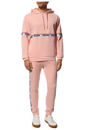 Мужские хлопковые джоггеры MOSCHINO розового цвета, арт. A4333/8102 | Фото 2 (Длина (брюки, джинсы): Стандартные; Материал внешний: Хлопок; Стили: Спорт-шик; Силуэт М (брюки): Джоггеры)