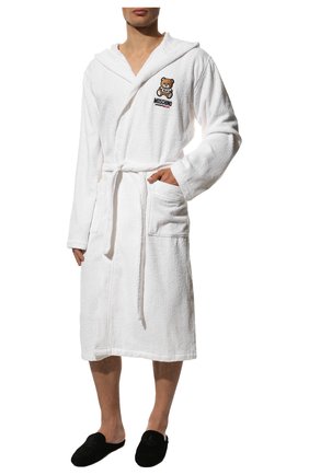 Мужской хлопковый халат MOSCHINO белого цвета, арт. A7302/5165 | Фото 2 (Рукава: Длинные; Кросс-КТ: домашняя одежда; Материал внешний: Хлопок; Длина (верхняя одежда): Длинные)