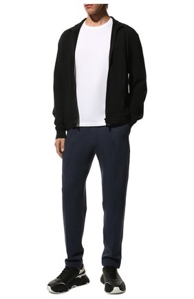 Мужские хлопковые брюки BRUNELLO CUCINELLI темно-синего цвета, арт. M0T353212G | Фото 2 (Случай: Повседневный; Материал внешний: Хлопок; Стили: Кэжуэл; Длина (брюки, джинсы): Стандартные)