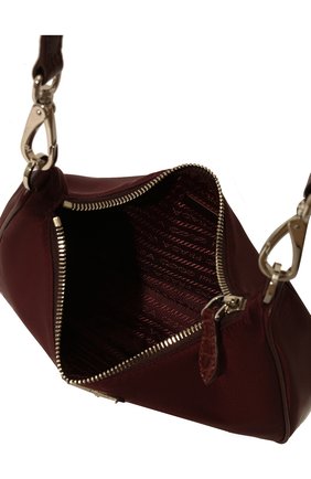 Женская сумка PRADA бордового цвета по цене 1565000 тенге, арт. 1BC204-PJY-F0403-2OO | Фото 4 Женская сумка PRADA бордового цвета, арт. 1BC204-PJY-F0403-2OO | Фото 4 (Сумки-технические: Сумки top-handle; Материал: Текстиль; Размер: small)