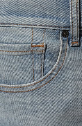 Мужские джинсы 7 FOR ALL MANKIND голубого цвета, арт. JSMSB480FR | Фото 5 (Силуэт М (брюки): Прямые; Кросс-КТ: Деним; Длина (брюки, джинсы): Стандартные; Материал внешний: Хлопок, Деним; Детали: Потертости; Стили: Кэжуэл)