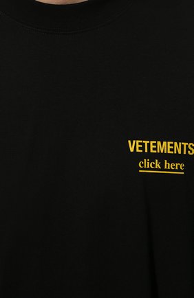 Мужская хлопковая футболка VETEMENTS черного цвета, арт. UA53TR110B 1610/M | Фото 5 (Рукава: Короткие; Стили: Гранж; Длина (для топов): Удлиненные; Материал внешний: Хлопок)