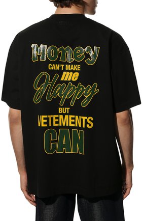 Мужского хлопковая футболка VETEMENTS черного цвета по цене 58300 руб., арт. UA53TR290B 1610/M | Фото 4 Мужского хлопковая футболка VETEMENTS черного цвета, арт. UA53TR290B 1610/M | Фото 4 (Рукава: Короткие; Стили: Гранж; Принт: С принтом)