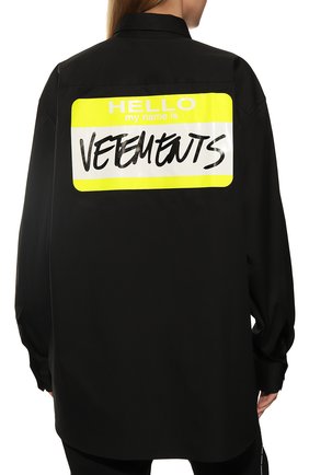 Мужского хлопковая рубашка VETEMENTS черного цвета по цене 63200 руб., арт. UA53SH500B 1001/M | Фото 7 Мужского хлопковая рубашка VETEMENTS черного цвета, арт. UA53SH500B 1001/M | Фото 7 (Манжеты: На пуговицах; Воротник: Кент; Случай: Повседневный; Стили: Гранж; Принт: Однотонные)