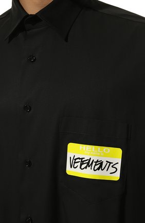 Мужского хлопковая рубашка VETEMENTS черного цвета по цене 63200 руб., арт. UA53SH500B 1001/M | Фото 8 Мужского хлопковая рубашка VETEMENTS черного цвета, арт. UA53SH500B 1001/M | Фото 8 (Манжеты: На пуговицах; Воротник: Кент; Случай: Повседневный; Стили: Гранж; Принт: Однотонные)