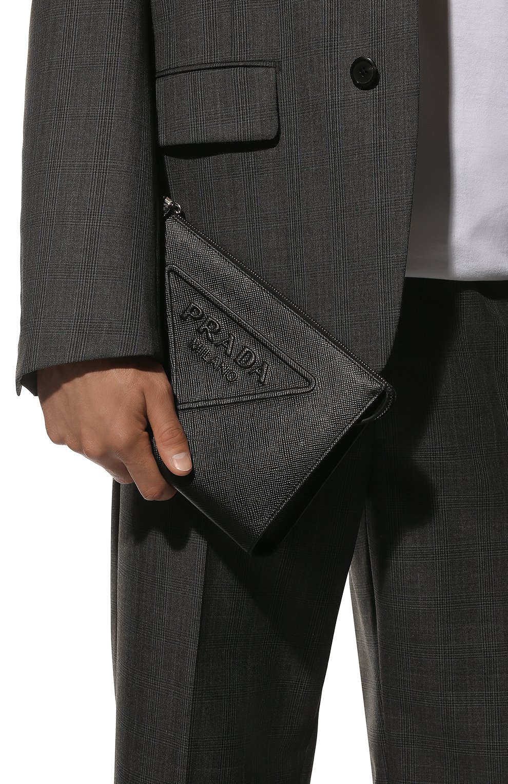 Мужская кожаный клатч PRADA черного цвета, арт. 2VF039-2FAD-F0002-OOO | Фото 2 (Материал: Натуральная кожа; Размер: small)