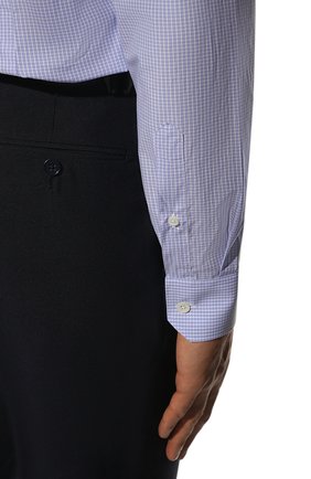 Мужская хлопковая сорочка CORNELIANI синего цвета, арт. 90P002-2811241/00 | Фото 6 (Принт: Клетка; Рукава: Длинные; Длина (для топов): Стандартные; Рубашки М: Slim Fit; Материал внешний: Хлопок; Стили: Классический; Случай: Формальный)