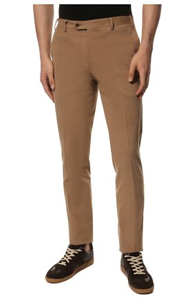 Мужские хлопковые брюки CORNELIANI бежевого цвета, арт. 904B01-2818503/02 | Фото 3 (Силуэт М (брюки): Чиносы; Длина (брюки, джинсы): Стандартные; Случай: Повседневный; Материал внешний: Хлопок; Стили: Классический)