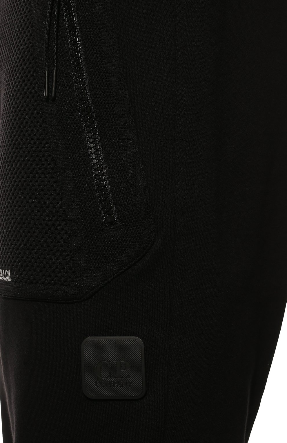 Мужские хлопковые брюки C.P. COMPANY черного цвета, арт. 13CMSP005A-005086W | Фото 5 (Длина (брюки, джинсы): Стандартные; Случай: Повседневный; Стили: Гранж; Материал внешний: Хлопок)