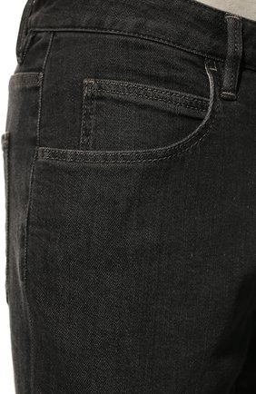 Мужские джинсы GIORGIO ARMANI серого цвета, арт. 6KSJ20/SD2BZ | Фото 5 (Силуэт М (брюки): Прямые; Кросс-КТ: Деним; Длина (брюки, джинсы): Стандартные; Материал внешний: Хлопок, Деним; Стили: Кэжуэл)