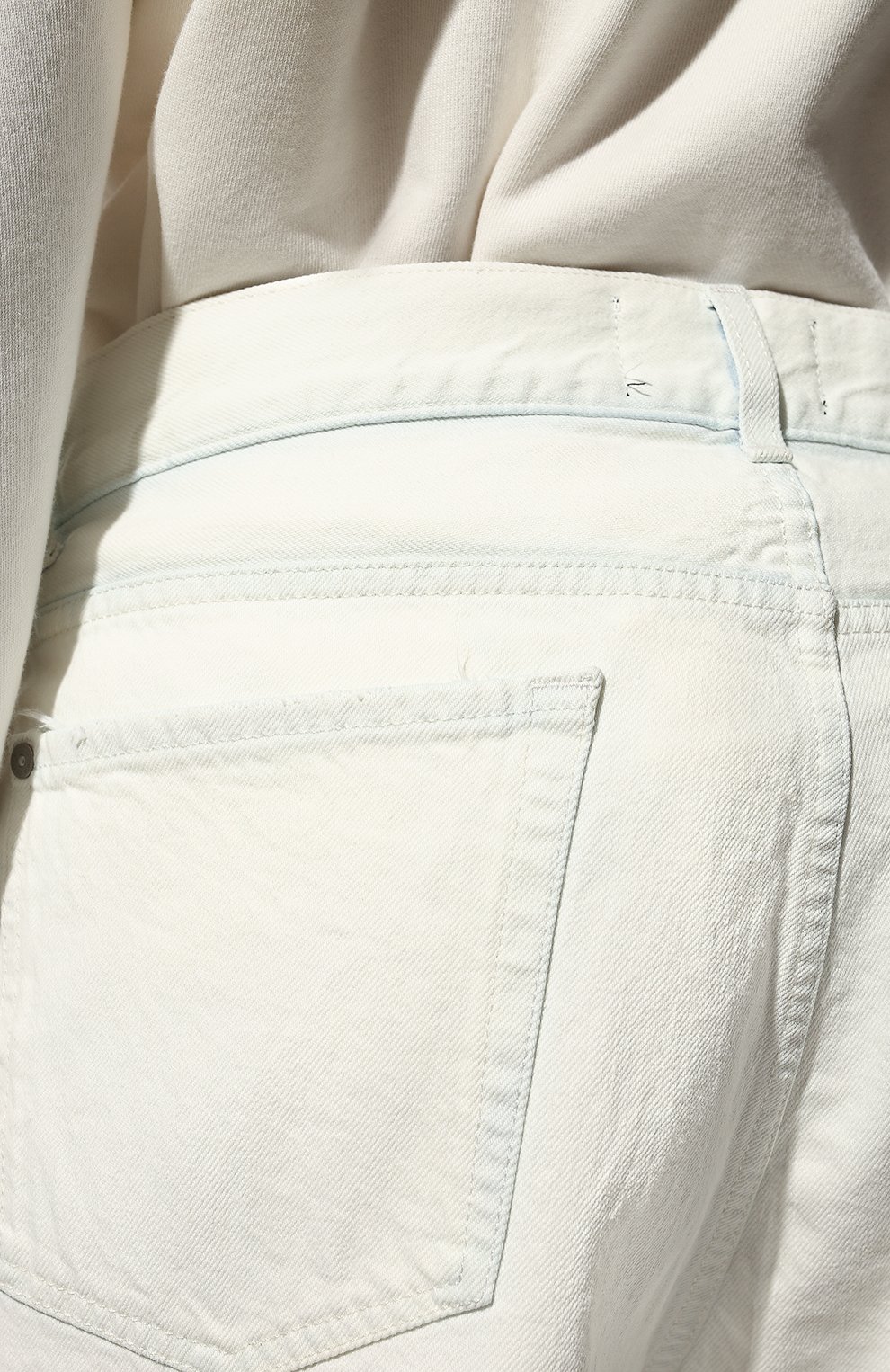 Мужские джинсовые шорты 7 FOR ALL MANKIND белого цвета, арт. JS0P0660CL | Фото 5 (Длина Шорты М: До колена; Принт: Без принта, С принтом; Случай: Повседневный; Стили: Гранж; Материал внешний: Хлопок, Деним)