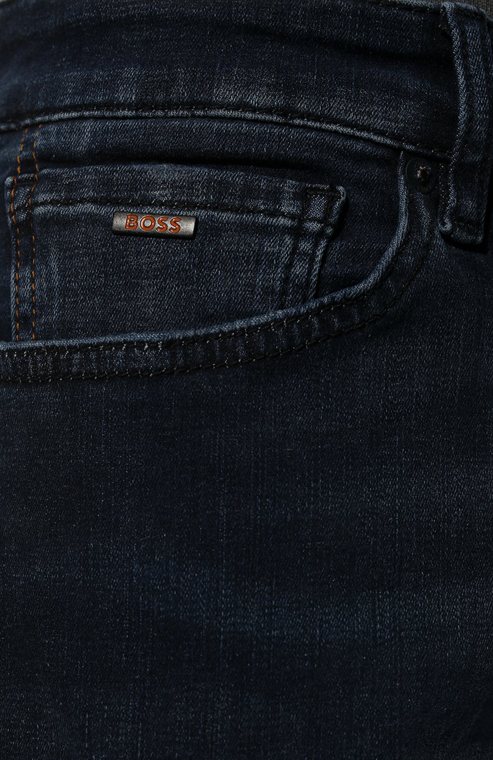 Мужские джинсы BOSS синего цвета, арт. 50473399 | Фото 5 (Силуэт М (брюки): Прямые; Кросс-КТ: Деним; Длина (брюки, джинсы): Стандартные; Стили: Гранж; Материал внешний: Хлопок, Деним; Детали: Потертости)