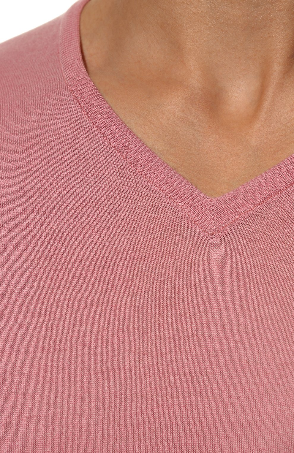 Мужской пуловер из шерсти и хлопка JOHN SMEDLEY розового цвета, арт. CBLENHEIM | Фото 5 (Материал внешний: Шерсть, Хлопок; Рукава: Длинные; Принт: Без принта; Длина (для топов): Стандартные; Вырез: V-образный; Мужское Кросс-КТ: Пуловеры; Стили: Романтичный)