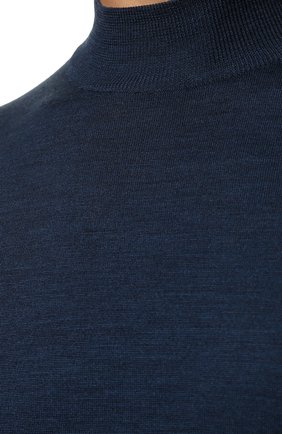 Мужской шерстяная водолазка JOHN SMEDLEY темно-синего цвета, арт. HARC0URT | Фото 5 (Материал внешний: Шерсть; Рукава: Длинные; Принт: Без принта; Длина (для топов): Стандартные; Мужское Кросс-КТ: Водолазка-одежда; Стили: Кэжуэл)