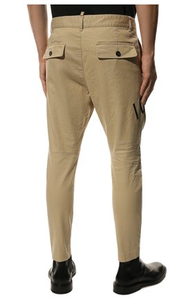 Мужские хлопковые брюки icon DSQUARED2 бежевого цвета, арт. S79KA0037/S39021 | Фото 4 (Силуэт М (брюки): Чиносы; Случай: Повседневный; Стили: Гранж; Материал внешний: Хлопок; Длина (брюки, джинсы): Укороченные)