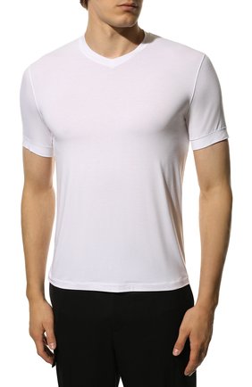 Мужская футболка из вискозы GIORGIO ARMANI белого цвета, арт. 8NST53/SJP4Z | Фото 3 (Принт: Без принта; Рукава: Короткие; Длина (для топов): Стандартные; Материал внешний: Вискоза; Стили: Кэжуэл)