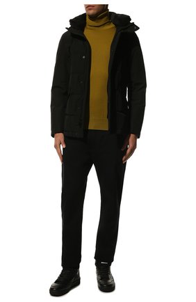 Мужская пуховая куртка WOOLRICH черного цвета, арт. CFW00U0621MR/UT0001 | Фото 2 (Кросс-КТ: Куртка; Рукава: Длинные; Материал внешний: Синтетический материал, Хлопок; Мужское Кросс-КТ: утепленные куртки; Материал подклада: Синтетический материал; Длина (верхняя одежда): Короткие; Материал утеплителя: Пух и перо; Стили: Кэжуэл)