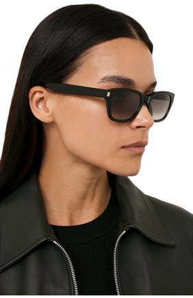 Женские солнцезащитные очки SAINT LAURENT черного цвета, арт. SL 522 001 | Фото 2 (Тип очков: С/з; Материал: Пластик; Очки форма: Прямоугольные)