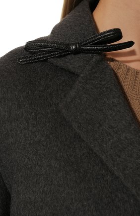 Женское шерстяное пальто PRADA серого цвета, арт. P616NE-03H-F0480-202 | Фото 5 (Материал внешний: Шерсть; Рукава: Длинные; Длина (верхняя одежда): До колена; 1-2-бортные: Однобортные; Стили: Кэжуэл)