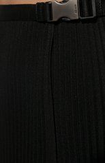 Женская плиссированная юбка PRADA черного цвета, арт. P175RH-1OES-F0002-202 | Фото 5 (Стили: Гламурный; Женское Кросс-КТ: юбка-плиссе, Юбка-одежда; Материал внешний: Синтетический материал; Длина Ж (юбки, платья, шорты): Миди)