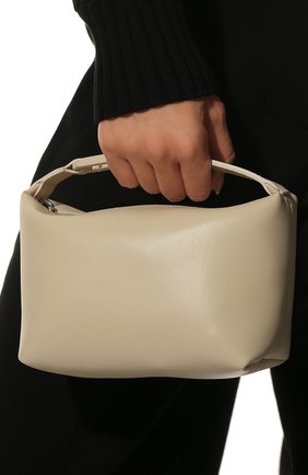 Женская сумка moonbag small EERA кремвого цвета по цене 58500 руб., арт. MBL0W | Фото 2 Женская сумка moonbag small EERA кремвого цвета, арт. MBL0W | Фото 2 (Сумки-технические: Сумки top-handle; Материал: Натуральная кожа; Размер: small)