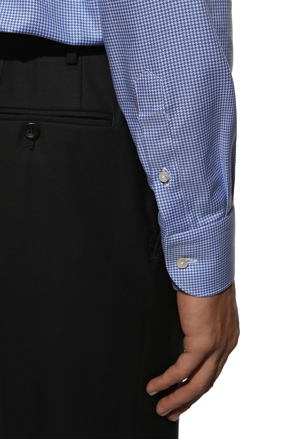 Мужская хлопковая сорочка BROUBACK синего цвета, арт. S-NISIDA-538/SUPER TWILL | Фото 6 (Манжеты: На пуговицах; Рукава: Длинные; Воротник: Акула; Длина (для топов): Стандартные; Принт: С принтом; Рубашки М: Slim Fit; Материал внешний: Хлопок; Случай: Формальный)
