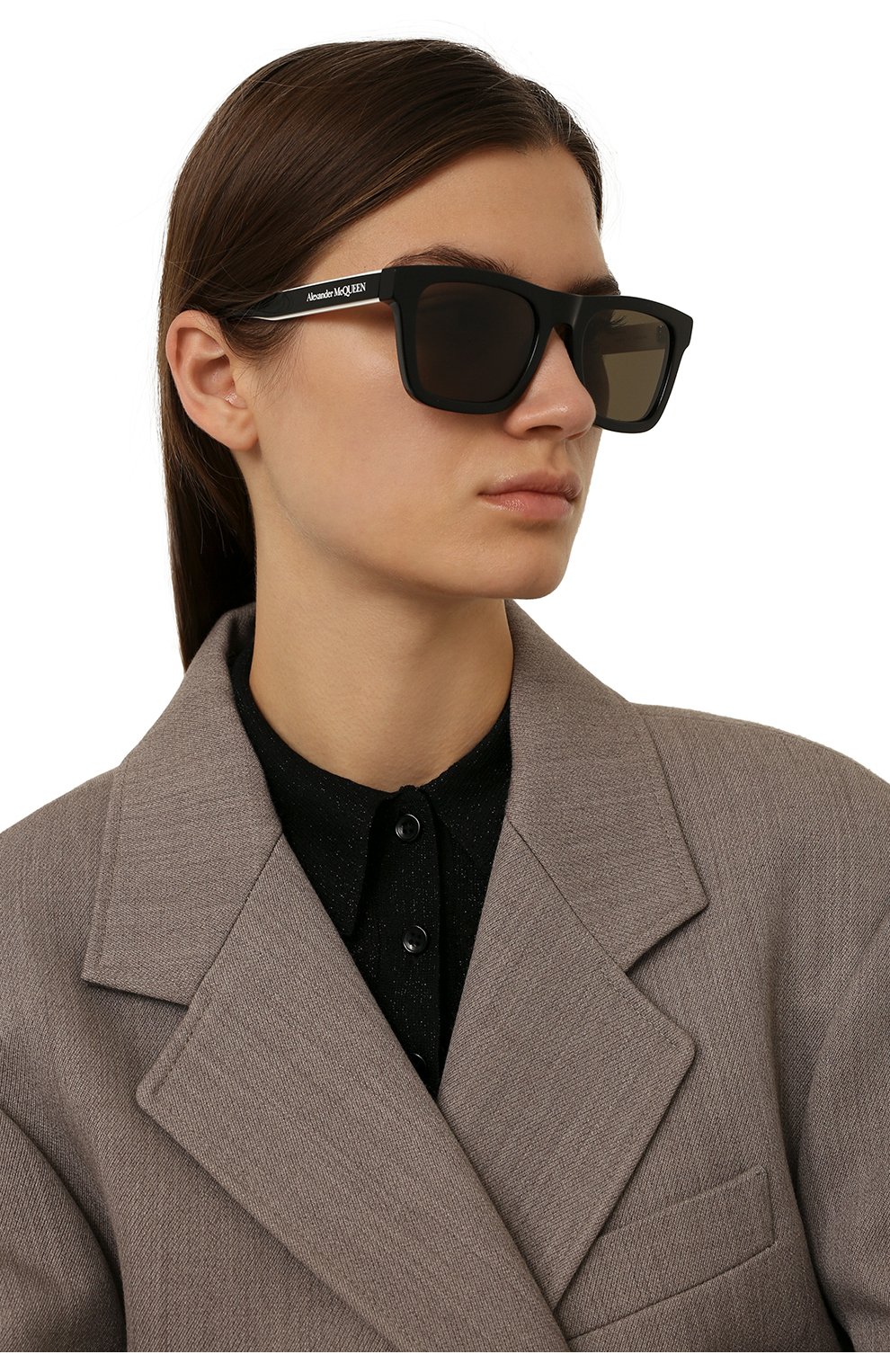 Женские солнцезащитные очки ALEXANDER MCQUEEN черного цвета, арт. AM0301S 003 | Фото 2 (Тип очков: С/з; Очки форма: Квадратные; Оптика Гендер: оптика-женское)