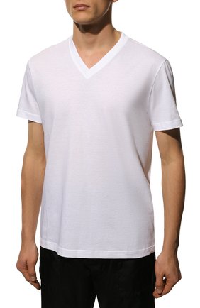Мужская хлопковая футболка PRADA белого цвета, арт. UJM493-ILK-F0009-181 | Фото 3 (Принт: Без принта; Рукава: Короткие; Длина (для топов): Стандартные; Материал внешний: Хлопок; Стили: Кэжуэл)