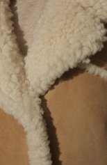 Женская дубленка из овчины MIU MIU светло-бежевого цвета, арт. MPV791-1ZKQ-F0BH2 | Фото 5 (Материал внешний: Замша, Натуральный мех; Женское Кросс-КТ: Мех; Рукава: Длинные; Длина (верхняя одежда): До середины бедра; Стили: Кэжуэл)