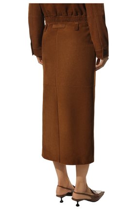 Женская замшевая юбка MIU MIU коричневого цвета, арт. MPD702-104R-F0401 | Фото 4 (Материал внешний: Замша, Натуральная кожа; Стили: Гламурный; Женское Кросс-КТ: Юбка-одежда; Длина Ж (юбки, платья, шорты): Миди)