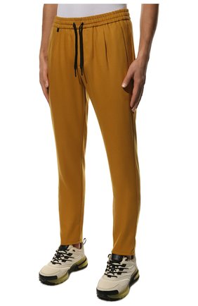 Мужские шерстяные брюки BERWICH желтого цвета, арт. SPIAGGIA RETR0/RD1800X | Фото 3 (Материал внешний: Шерсть; Длина (брюки, джинсы): Стандартные; Случай: Повседневный; Материал подклада: Купро; Стили: Кэжуэл)