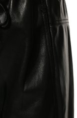Женские брюки из экокожи LOW CLASSIC черного цвета, арт. L0W22PF_PT06BK | Фото 5 (Силуэт Ж (брюки и джинсы): Широкие; Длина (брюки, джинсы): Стандартные; Женское Кросс-КТ: Брюки-одежда; Материал внешний: Синтетический материал; Стили: Гранж; Кросс-КТ: экокожа)