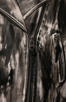 Женская кожаная куртка ALINE черно-белого цвета, арт. AL22FW030105 | Фото 5 (Кросс-КТ: Куртка; Рукава: Длинные; Стили: Гранж; Материал внешний: Натуральная кожа; Женское Кросс-КТ: Замша и кожа; Длина (верхняя одежда): Короткие)
