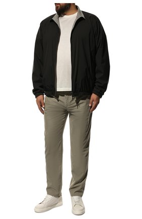 Мужские хлопковые брюки BRUNELLO CUCINELLI хаки цвета, арт. M279DI178W | Фото 2 (Длина (брюки, джинсы): Стандартные; Случай: Повседневный; Материал внешний: Хлопок; Стили: Кэжуэл)