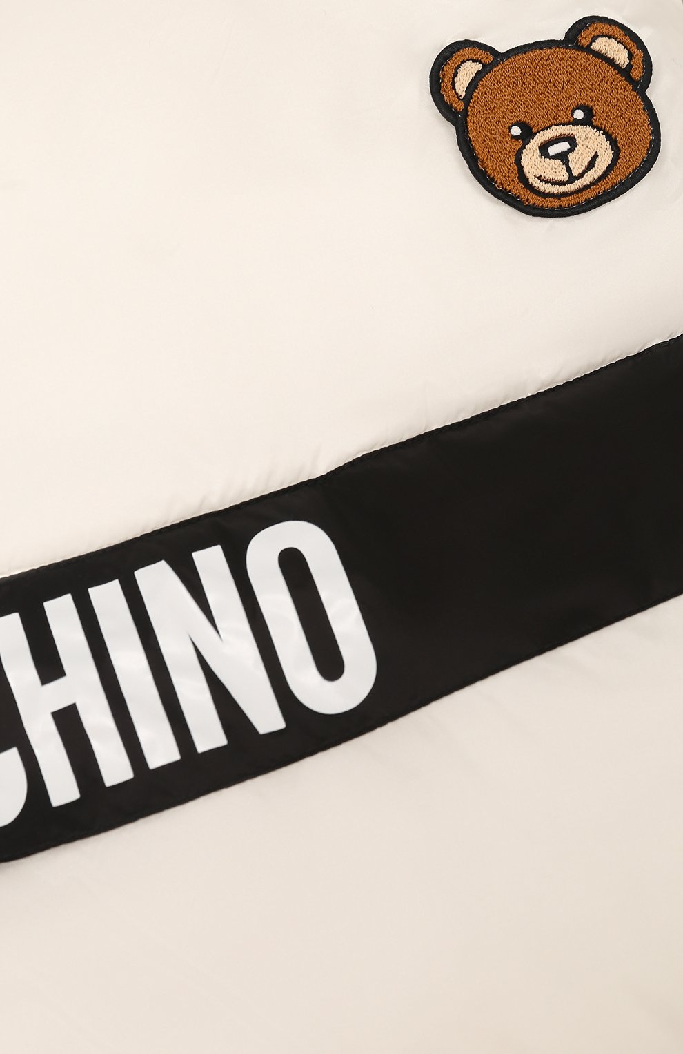 Детский утепленный конверт MOSCHINO кремвого цвета по цене 0 руб., арт. MUE00I/L3A22 | Фото 3 Детский утепленный конверт MOSCHINO кремвого цвета, арт. MUE00I/L3A22 | Фото 3 (Тематический товар: Teddy Bear)