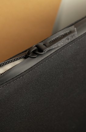 Защитный чехол stow lite sleeve для macbook 16" NATIVE UNION черного цвета по цене 7590 руб., арт. STOW-LT-MBS-BLK-16 | Фото 4 Защитный чехол stow lite sleeve для macbook 16" NATIVE UNION черного цвета, арт. STOW-LT-MBS-BLK-16 | Фото 4