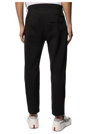 Мужские брюки PRADA черного цвета, арт. SPH23-1SX6-F0002-192 | Фото 4 (Длина (брюки, джинсы): Стандартные; Случай: Повседневный; Материал внешний: Синтетический материал; Стили: Спорт-шик)