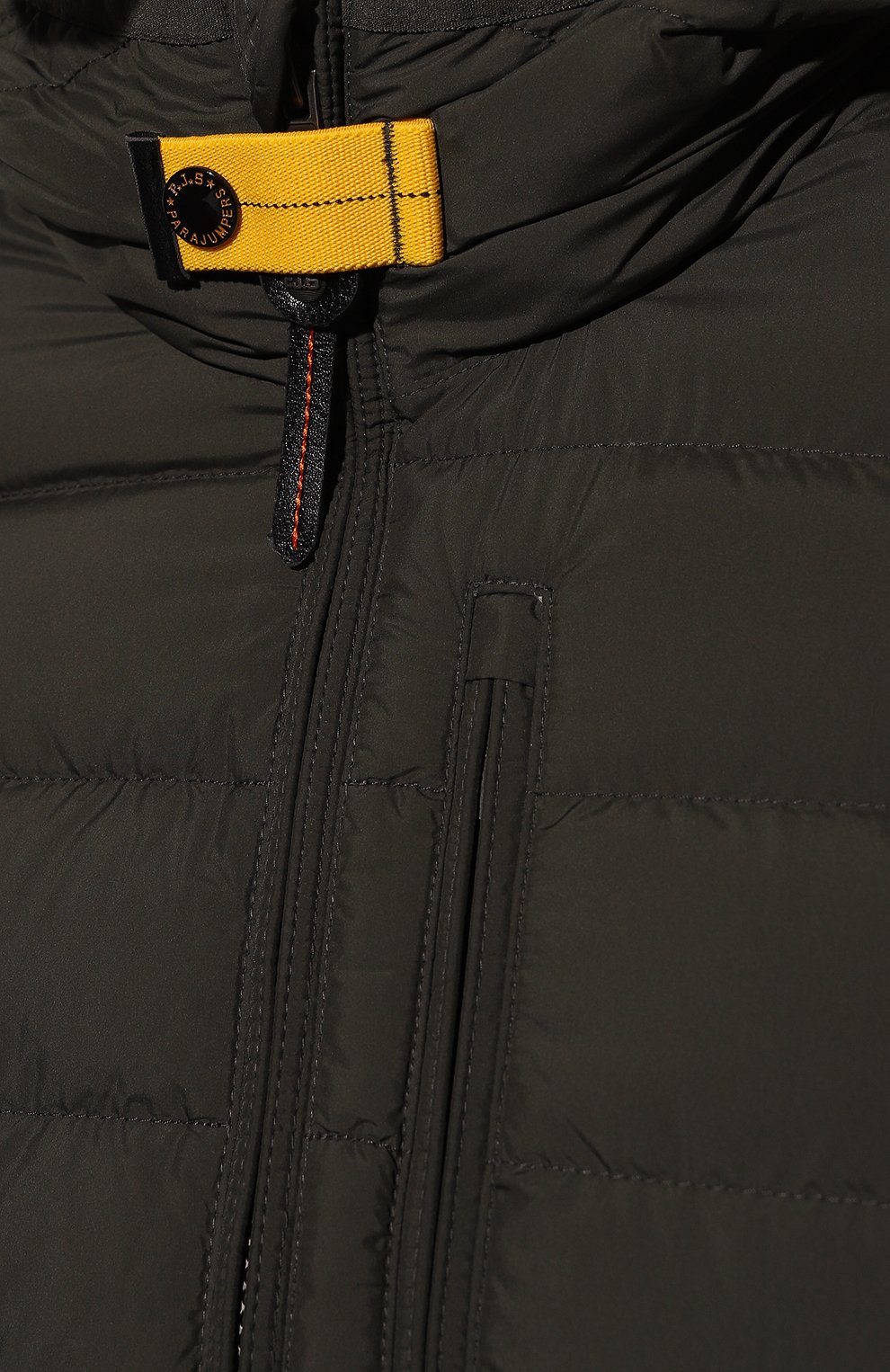 Мужская пуховая куртка PARAJUMPERS хаки цвета, арт. 22WM-PMPUFSL02 | Фото 5 (Кросс-КТ: Куртка; Рукава: Длинные; Материал внешний: Синтетический материал; Ст�или: Милитари, Кэжуэл; Мужское Кросс-КТ: Куртка-пуховая; Материал подклада: Синтетический материал; Длина (верхняя одежда): Короткие; Материал утеплителя: Пух и перо)