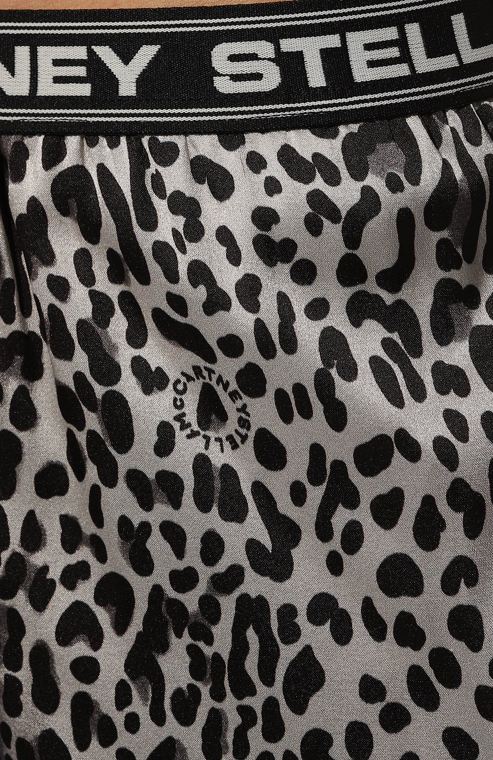 Женские шелковые шорты STELLA MCCARTNEY серого цвета, арт. S6H211120 | Фото 5 (Материал внешний: Шелк; Женское Кросс-КТ: Домашние шорты)