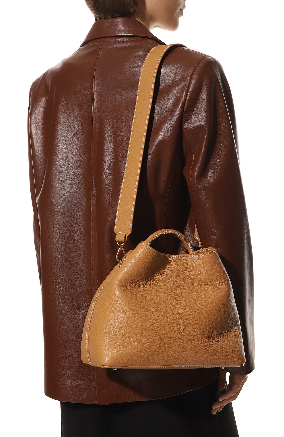 Женская сумка raisin ELLEME бежевого цвета, арт. RAISIN/PEBBLED LEATHER | Фото 2 (Сумки-технические: Сумки через плечо, Сумки top-handle; Размер: medium; Материал: Натуральная кожа)