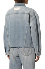 Женская джинсовая куртка 7 FOR ALL MANKIND голубого цвета, арт. JSETC100AW | Фото 4 (Кросс-КТ: Куртка, Деним; Рукава: Длинные; Стили: Гранж; Материал внешний: Хлопок, Деним; Длина (верхняя одежда): Короткие)