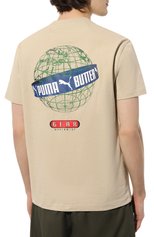 Мужская хлопковая футболка puma x butter goods PUMA бежевого цвета, арт. 53405864 | Фото 4 (Рукава: Короткие; Кросс-КТ: Спорт; Длина (для топов): Стандартные; Принт: С принтом; Материал внешний: Хлопок; Стили: Спорт-шик)