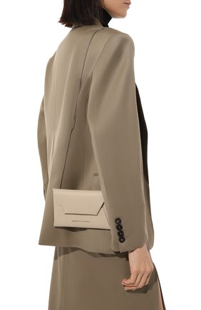 Женская сумка BRUNELLO CUCINELLI кремвого цвета, арт. MBVNDB1057 | Фото 2 (Ремень/цепочка: На ремешке; Материал: Натуральная кожа; Размер: mini; Сумки-технические: Сумки через плечо)