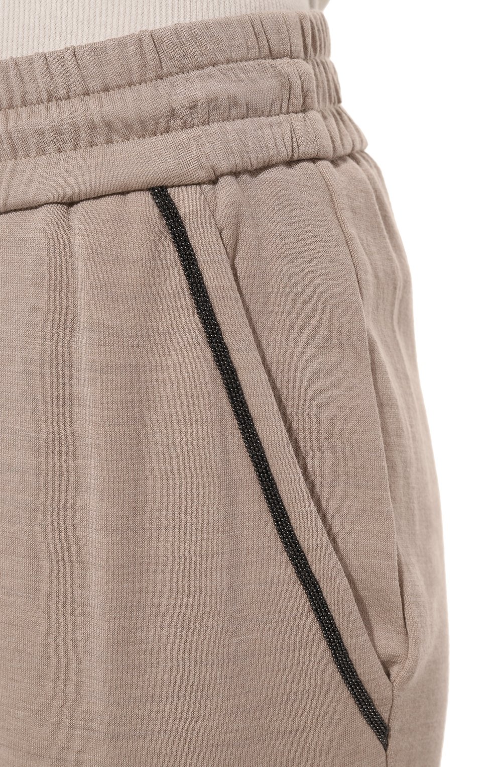 Женские брюки из хлопка и шелка BRUNELLO CUCINELLI бежевого цвета, арт. MD828B1066 | Фото 5 (Материал внешний: Шелк, Хлопок; Длина (брюки, джинсы): Стандартные; Женское Кросс-КТ: Брюки-одежда; Силуэт Ж (брюки и джинсы): Узкие; Стили: Кэжуэл)