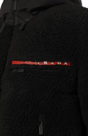 Женская куртка prada linea rossa PRADA черного цвета, арт. 291986-1ZOB-F0002-212 | Фото 5 (Кросс-КТ: Куртка; Рукава: Длинные; Материал внешний: Синтетический материал; Стили: Спорт-шик; Длина (верхняя одежда): Короткие)