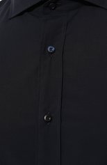 Мужская хлопковая рубашка BRUNELLO CUCINELLI темно-синего цвета, арт. MH6311718 | Фото 5 (Манжеты: На пуговицах; Рукава: Длинные; Воротник: Акула; Случай: Повседневный; Длина (для топов): Стандартные; Материал внешний: Хлопок; Принт: Однотонные; Стили: Кэжуэл)