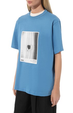 Женская хлопковая футболка HELMUT LANG голубого цвета, арт. M05HM537 | Фото 3 (Рукава: Короткие; Принт: С принтом; Длина (для топов): Удлиненные; Материал внешний: Хлопок; Стили: Спорт-шик; Женское Кросс-КТ: Футболка-одежда)