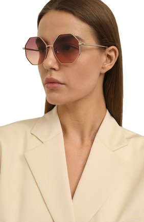 Женские солнцезащитные очки LINDA FARROW светло-розового цвета, арт. LFL1253C7SUN | Фото 2 (Тип очков: С/з; Материал: Металл; Оптика Гендер: оптика-женское; Очки форма: Круглые)