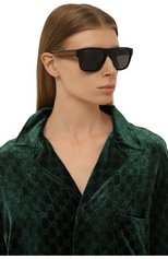 Женские солнцезащитные очки GUCCI черн�ого цвета, арт. 519163 J0070 | Фото 2 (Материал: Пластик; Тип очков: С/з; Оптика Гендер: оптика-женское; Очки форма: Прямоугольные)