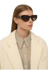 Женские солнцезащитные очки ALEXANDER MCQUEEN темно-коричневого цвета, арт. AM0377S 002 | Фото 2 (Тип очков: С/з; Оптика Гендер: оптика-женское; Очки форма: Cat-eye)